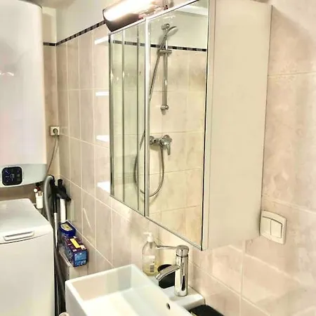 Flat In Le Roy, 6 Min From Paris Apartment